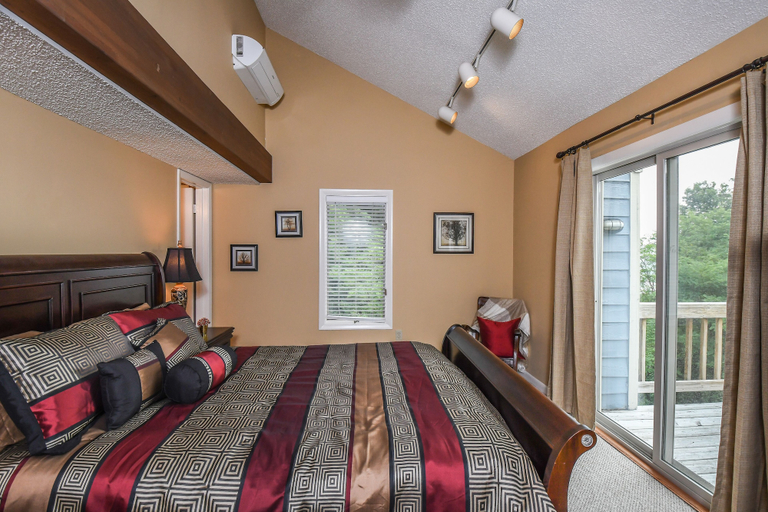 Bedroom 2, Snow Place Like Home, Garrett