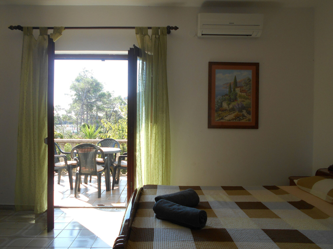 Others 3, Cosy Apartment "elena" Near Center, Novalja