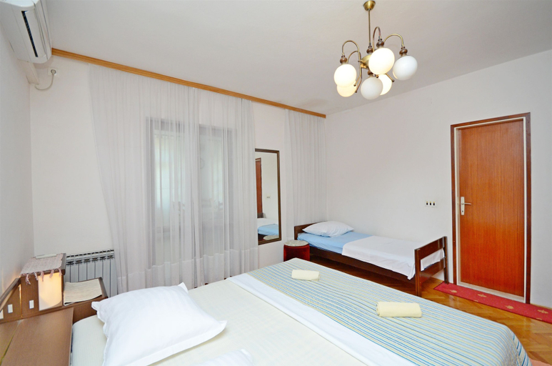 Bedroom 3, Apartments Verica, Makarska