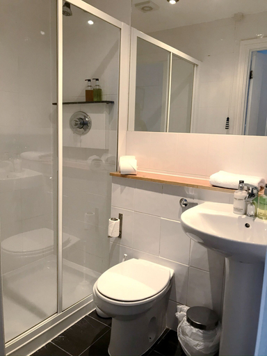 Bathroom 3, Seabreeze Restaurant with Rooms, Gwynedd