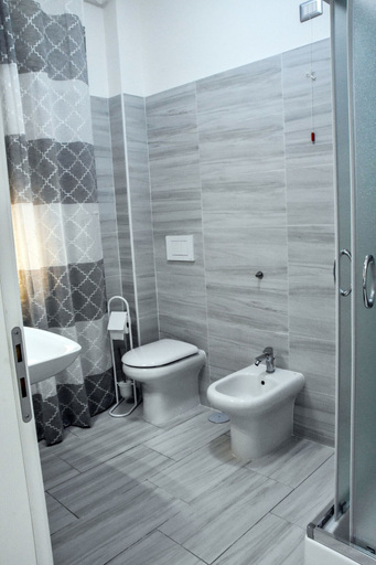 Bathroom 5, B&B Audafra, Crotone