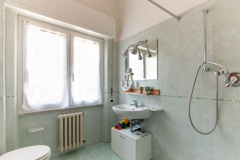 Bathroom 4, Villa Franca, Lucca
