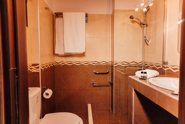 Bathroom 5, Hotel Natura Club & Spa, Peloponnese
