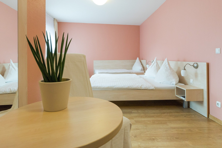 Bedroom 2, Hotel Martin, Limburg-Weilburg