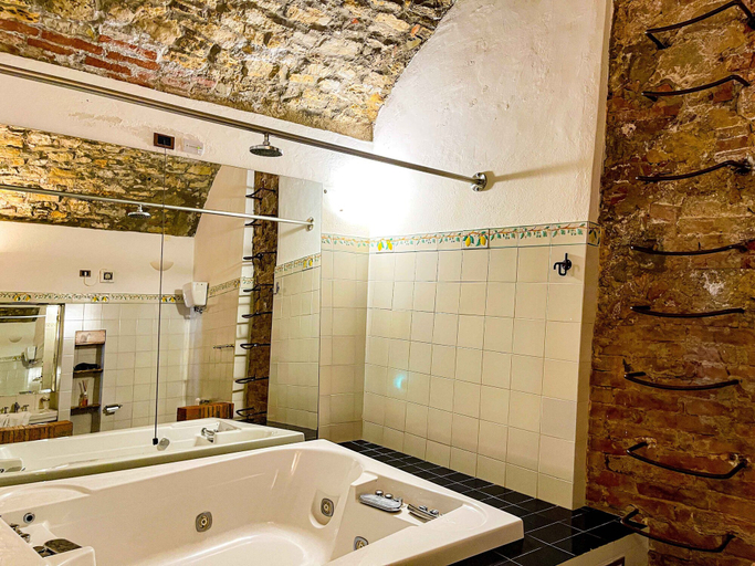 Bathroom 4, LaChiusa Tuscany, Siena