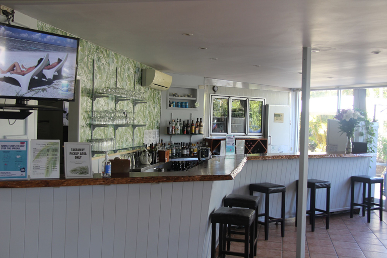 Food & Drinks 5, Kellys Beach Resort, Burnett - Pt A