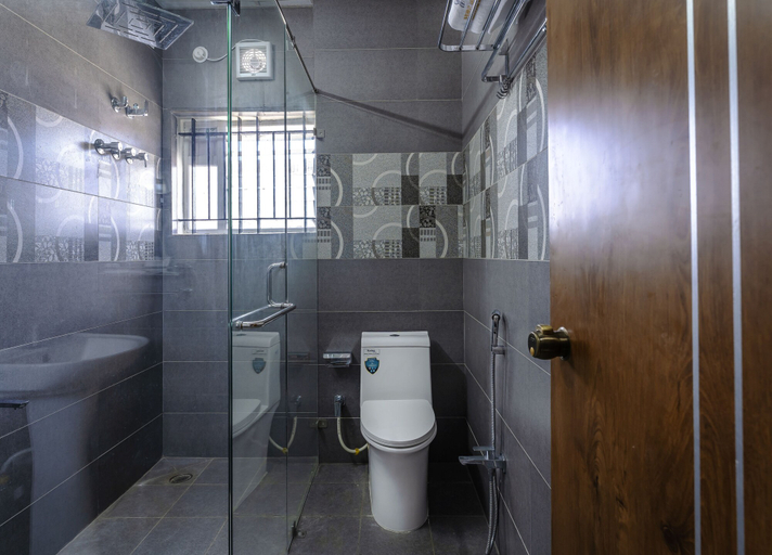 Bathroom 5, Royal Tusker Luxury Service Apartments, Mysore
