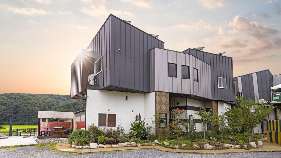 Exterior & Views 2, Gyeongju Edis Poolvilla, Gyeongju