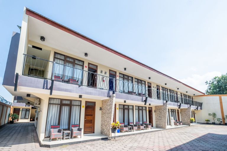 Exterior & Views 2, OYO Collection O 1032 Rahayu Residence Syariah, Cirebon