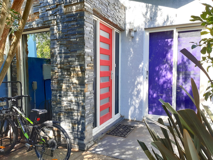 Exterior & Views, StayCentral - Fairfield 4Br Home, Melbourne