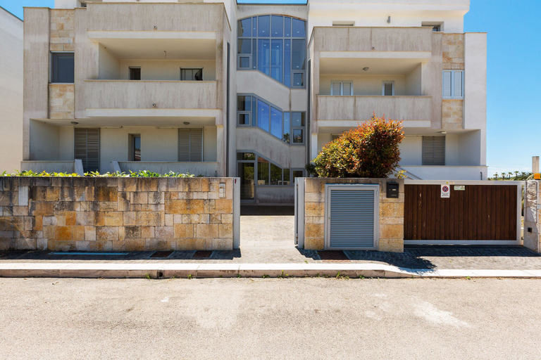 Exterior 5, 1989 Villino Max, Lecce
