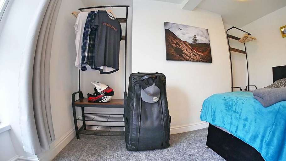Bedroom 2, Bike Park Lodge, Merthyr Tydfil