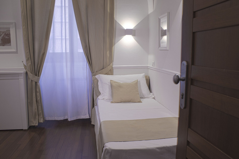 Bedroom 2, Palazzo Sant'Elena, Foggia