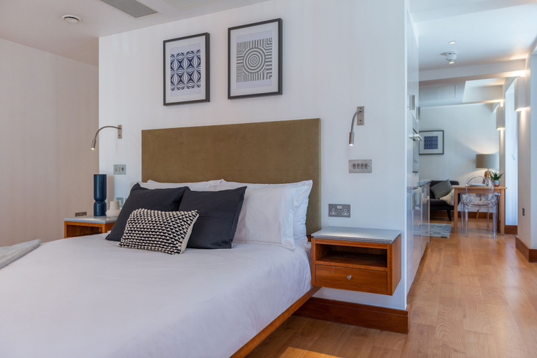 Bedroom 3, Tower Hill City Centre Luxury Apartments, London
