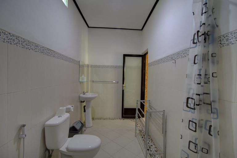 Bathroom 5, Linas Villas, Klungkung