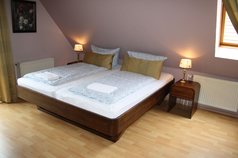 Bedroom 2, Haus Fischernetz, Aurich