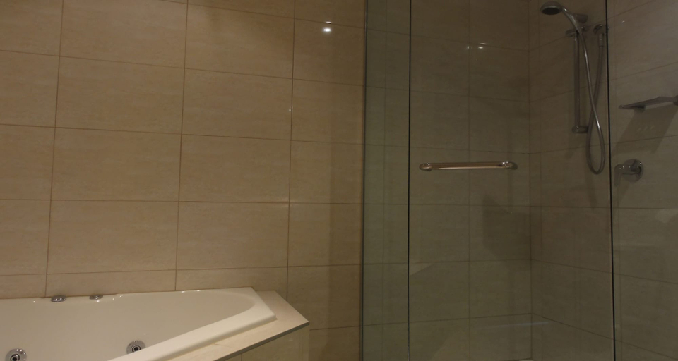 Bathroom 4, 507 at The Waves, Bass Coast  - Phillip Is.