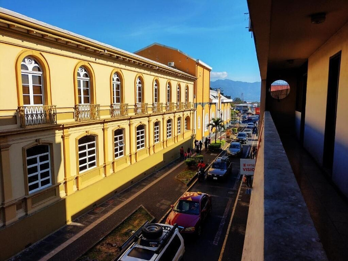 Exterior & Views