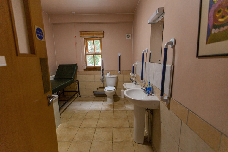 Bathroom, Holifield Farm Hostel, Cornwall