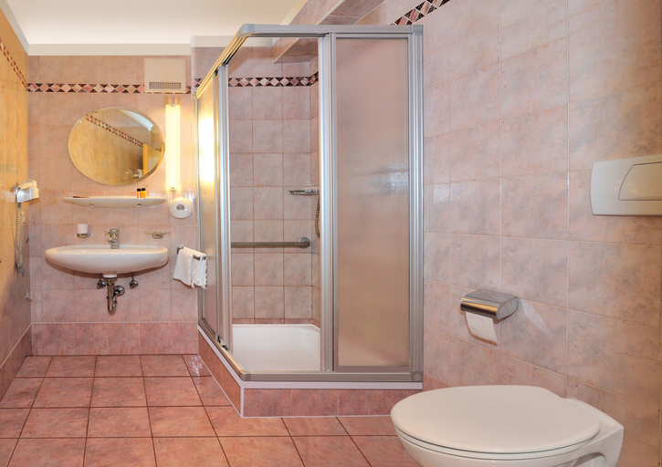 Bathroom 2, Hotel Hochrain, Bolzano