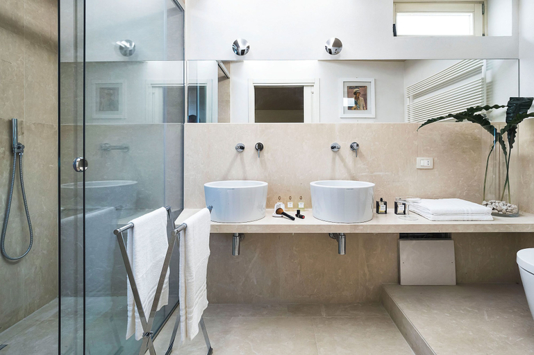 Bathroom 4, Terra Mia, Syracuse