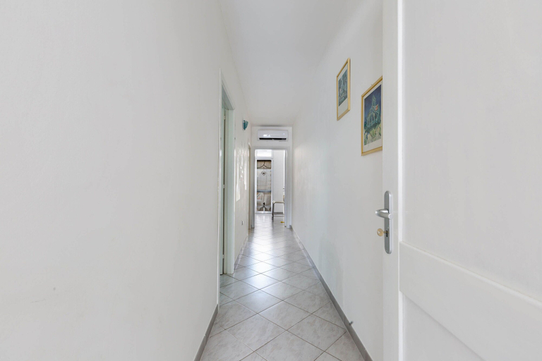 Others 5, 2060 Villetta Krystle, Lecce