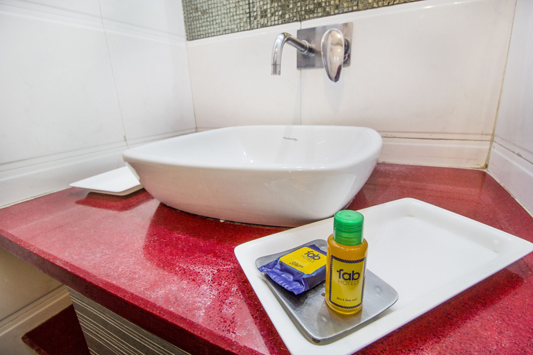 Bathroom 4, Hotel Suncourt Corporate, Delhi