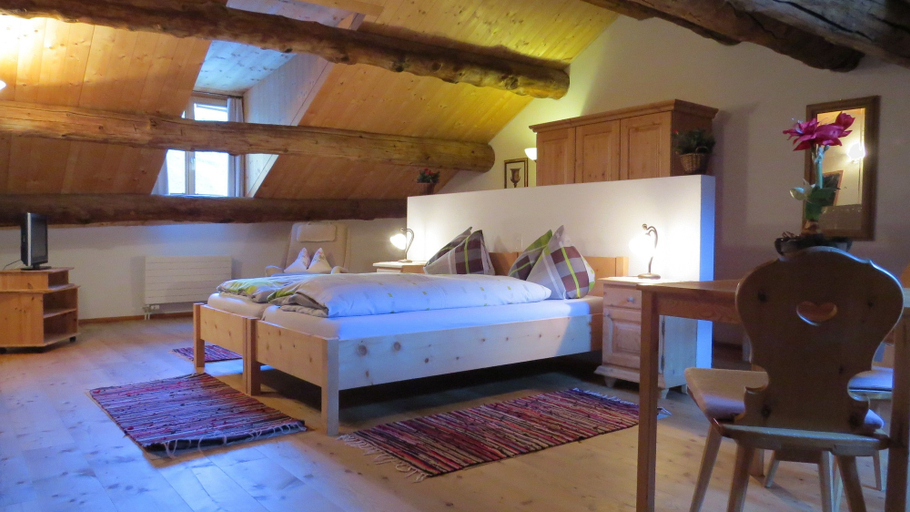 Bedroom 3, Gasthaus & Hotel Berninahaus, Maloja