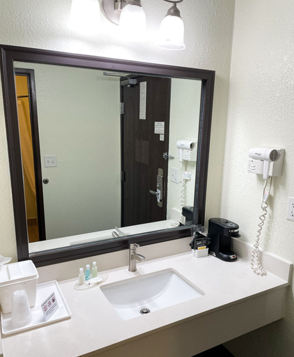 Bathroom 4, Hudson Inn & Suites, Saint Croix