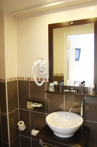 Bathroom 3, The Originals Boutique, Hôtel d'Angleterre, Le Havre, Seine-Maritime