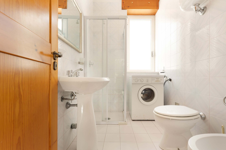 Bathroom 4, Villetta Amilcare, Lecce