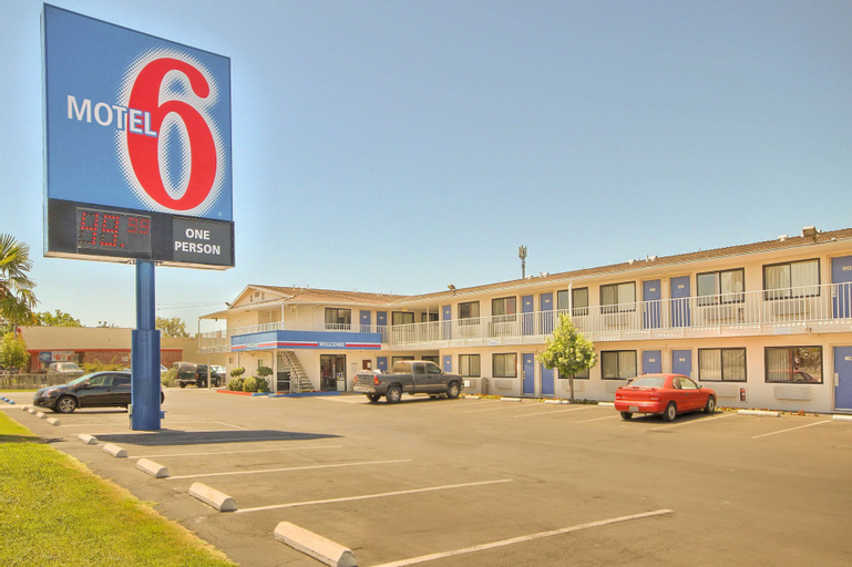 Motel 6 Fresno, CA - Blackstone North, Fresno