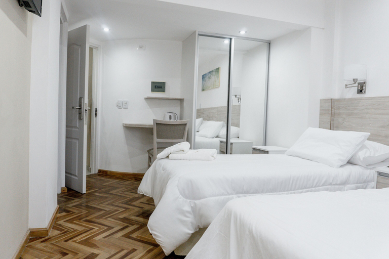 Bedroom 3, Mediterraneo Hotel, Rosario
