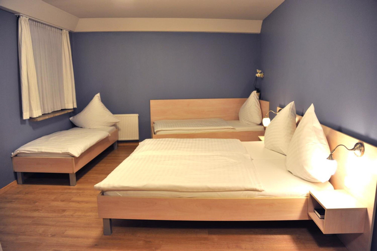 Bedroom 3, Hotel Martin, Limburg-Weilburg