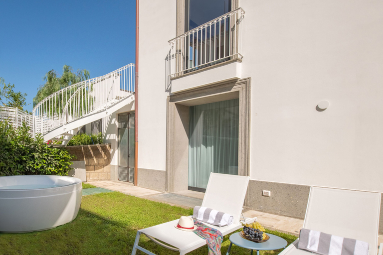 Garden 2, Luxury Suite with Garden and Jacuzzi, Napoli