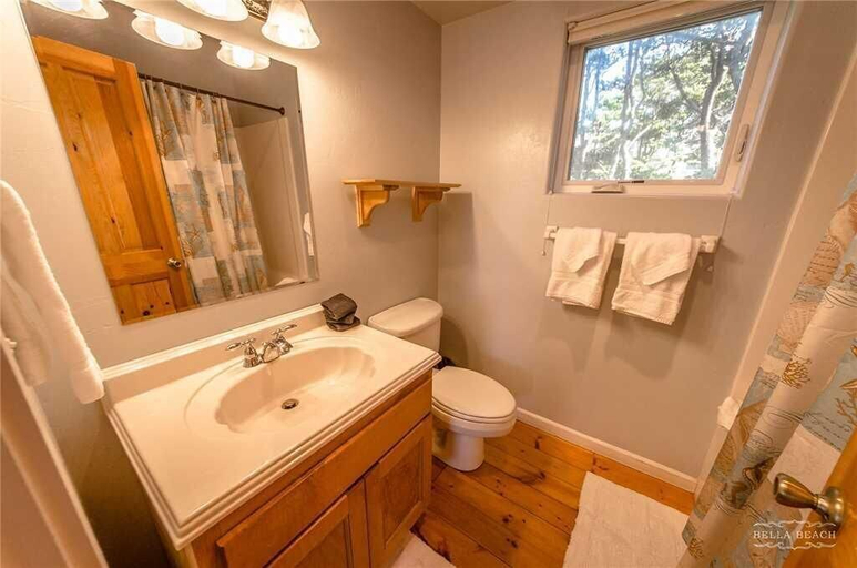 Bathroom 3, Cloud Nine, Lincoln