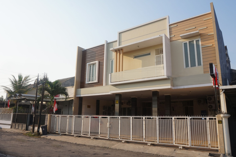 Exterior & Views 1, Linn's Family Residence, Malang