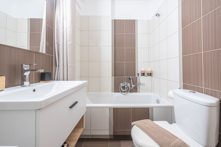 Bathroom 2, Luxury Loft with a Balcony by CloudKeys, Attica
