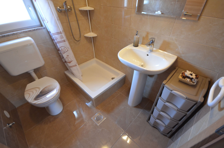 Bathroom 3, Apartment Boticki, Vir