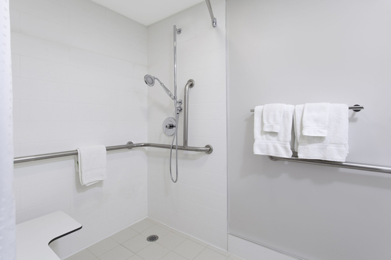 Bathroom 5, Holiday Inn Express & Suites MISSISSAUGA-TORONTO SOUTHWEST, Peel