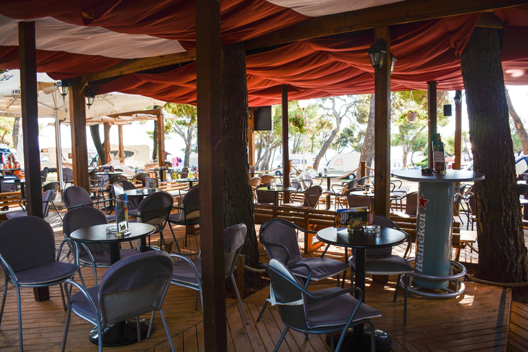 Food & Drinks 5, Arena Stoja Camping Homes, Pula