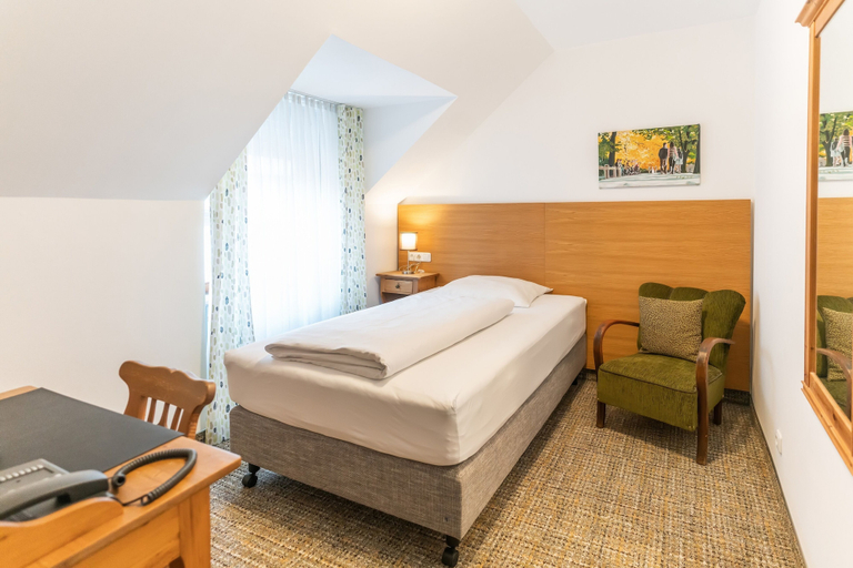 Bedroom 4, Altstadthotel Grauer Wolf, Erlangen