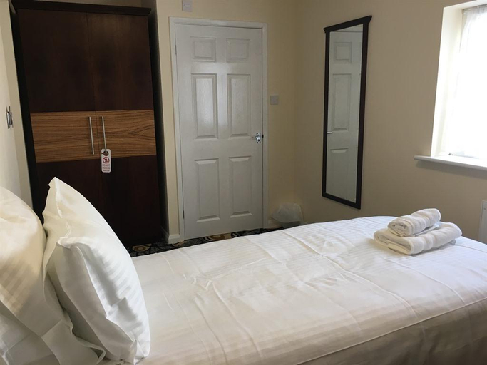Bedroom 2, The Premier Hotel, Lincolnshire
