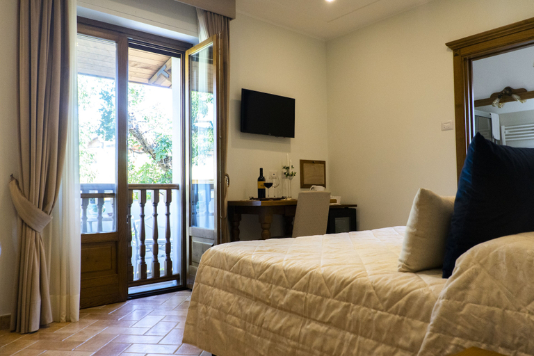 Bedroom 2, Relais Country House, Napoli