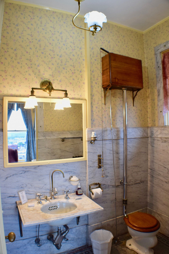 Bathroom 4, The Hancock House, Dubuque