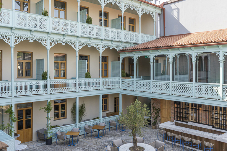 Exterior & Views