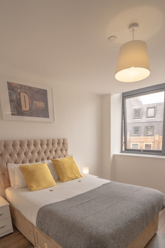 Bedroom 2, Dream Apartments Silkhouse Court, Sefton