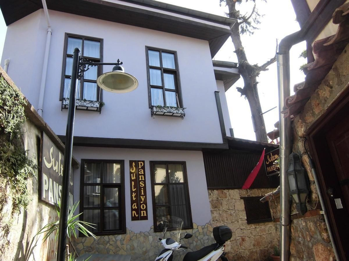 Exterior & Views