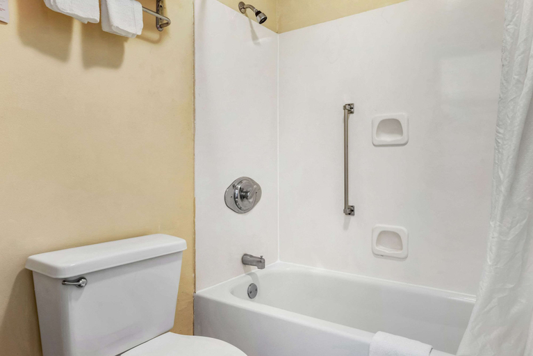 Bathroom 3, Econo Lodge Inn & Suites Forest, Scott