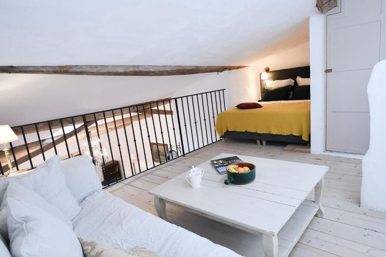 Bedroom 4, La cachette du comte, Var